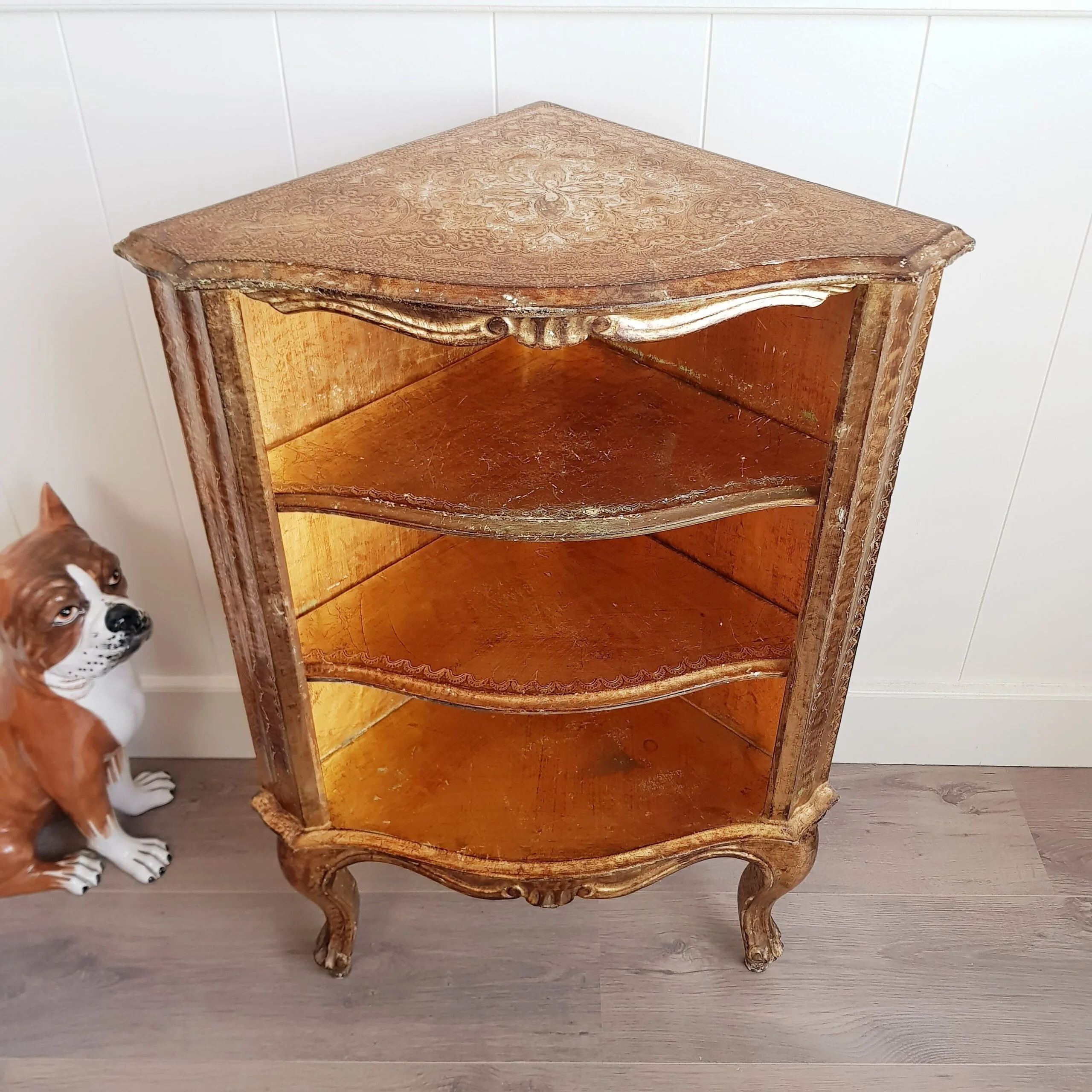 Florentine Gold Leaf Corner Cabinet with 2 Shelves, Italian Hollywood Regency Furniture, Mid-Century Interior Accent, 1960s