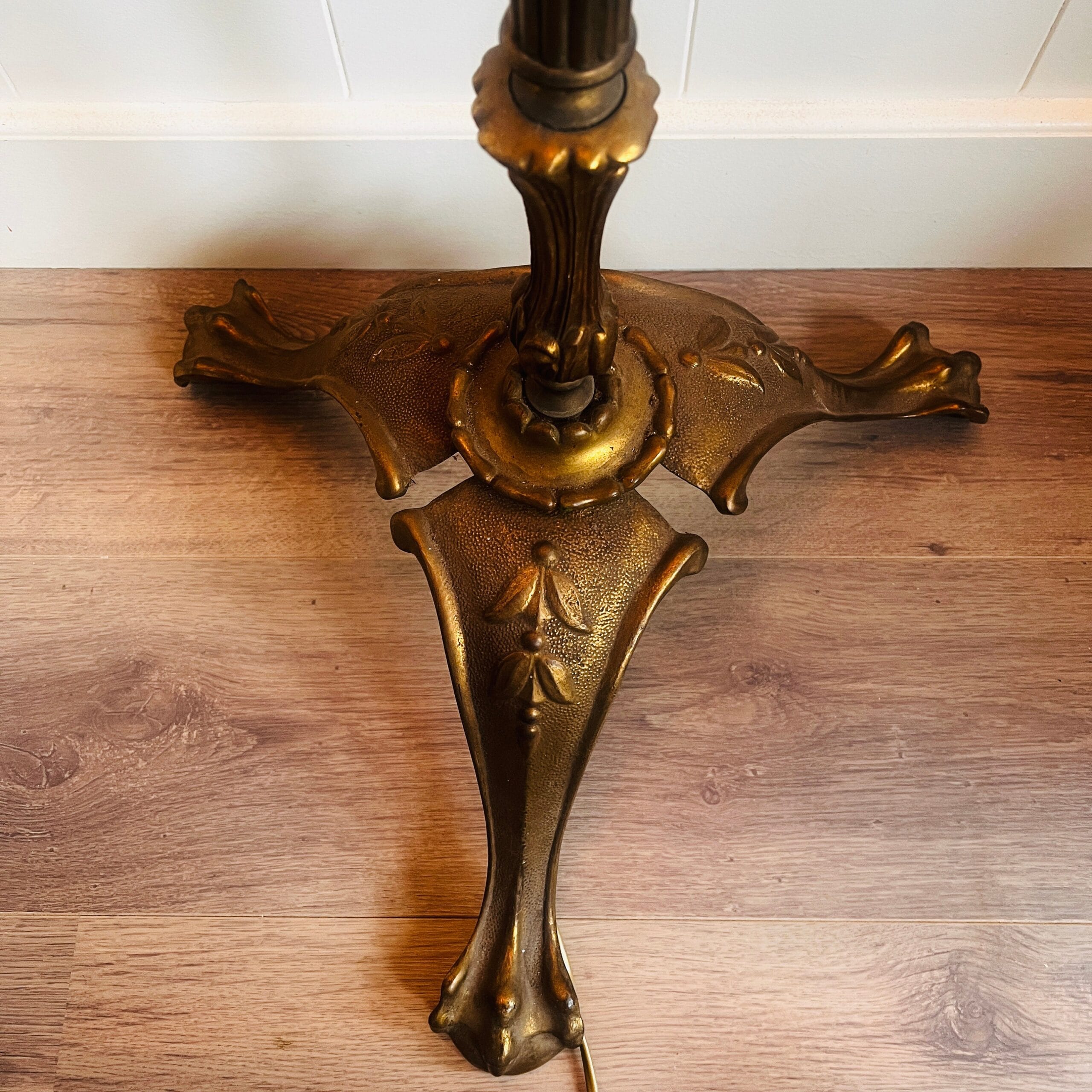 Bronze and Brass Floor Lamp with 5 Lights, Victorian Style Tripod Base with Claw Feet, Elegant Tall Standing Light Fixture