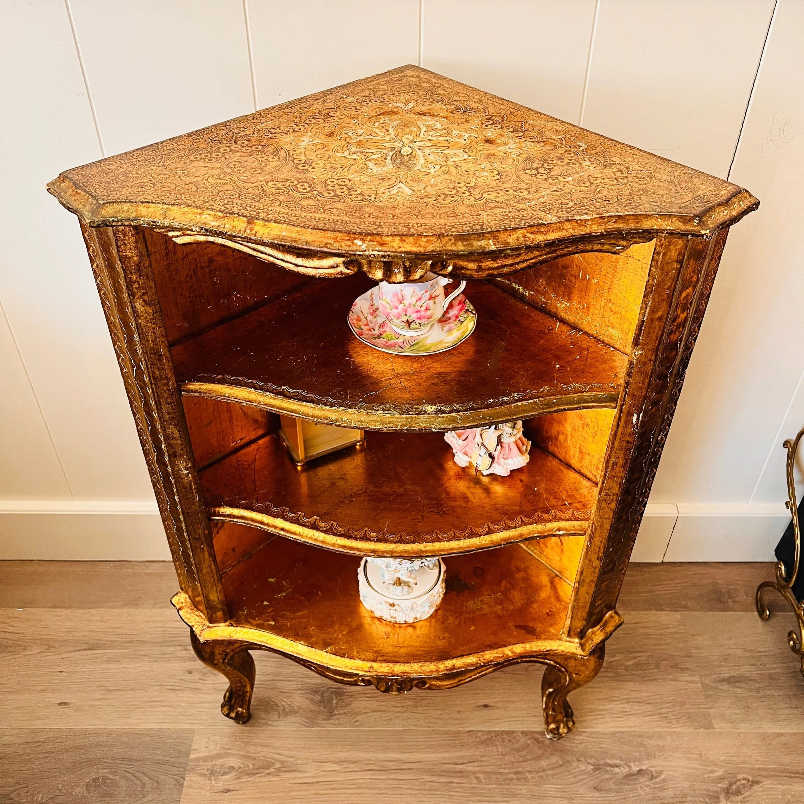 Florentine Gold Leaf Corner Cabinet with 2 Shelves, Italian Hollywood Regency Furniture, Mid-Century Interior Accent, 1960s