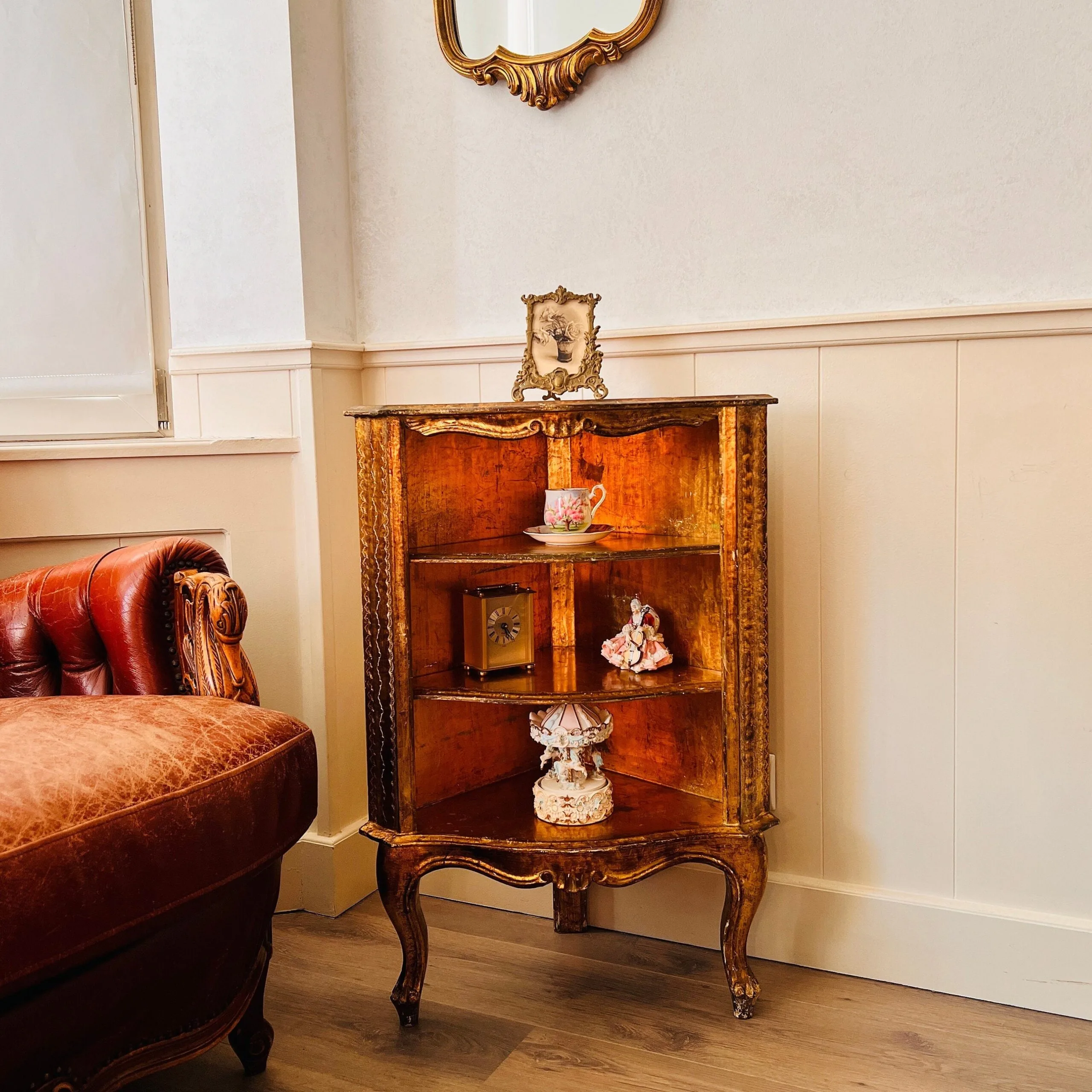 Florentine Gold Leaf Corner Cabinet with 2 Shelves, Italian Hollywood Regency Furniture, Mid-Century Interior Accent, 1960s