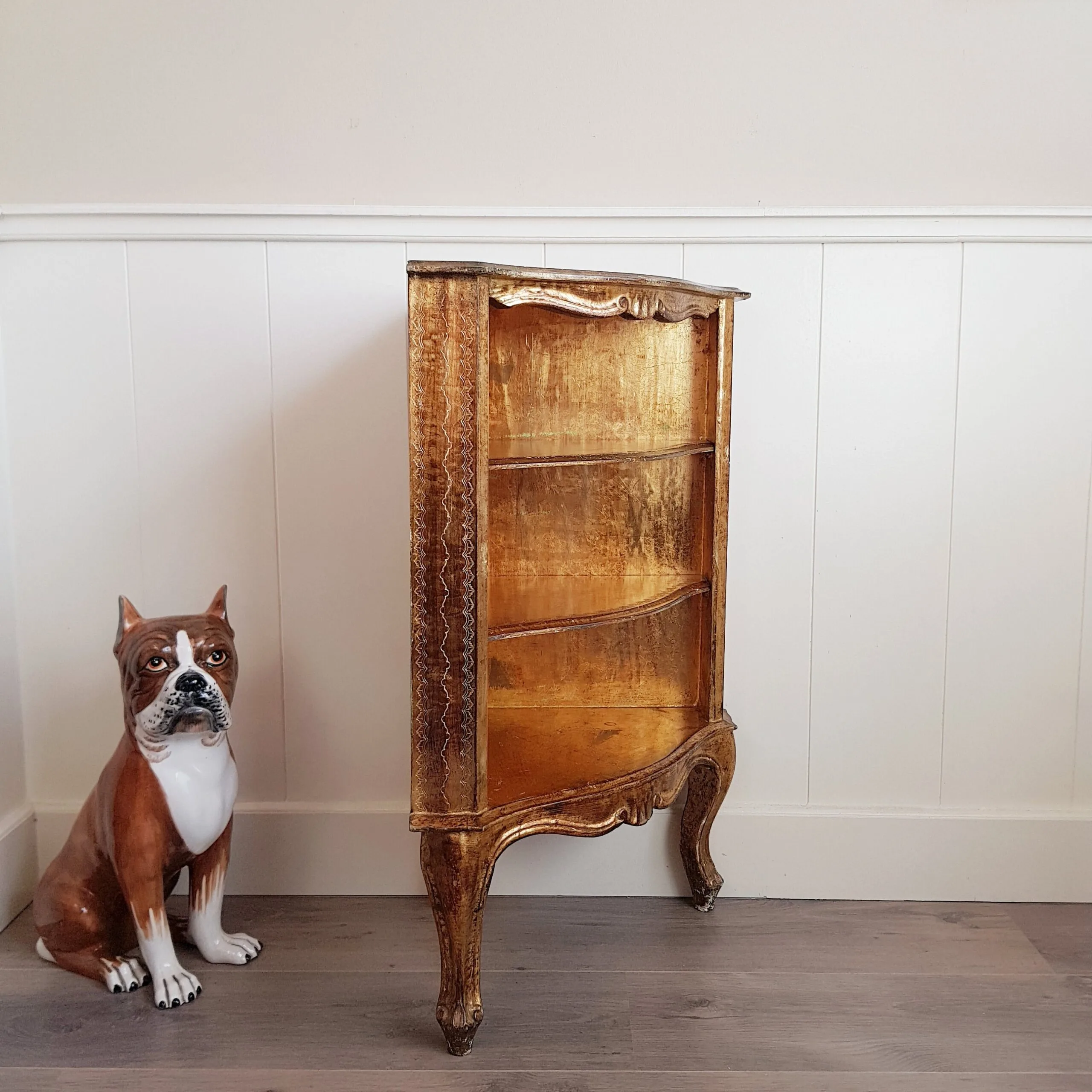 Florentine Gold Leaf Corner Cabinet with 2 Shelves, Italian Hollywood Regency Furniture, Mid-Century Interior Accent, 1960s