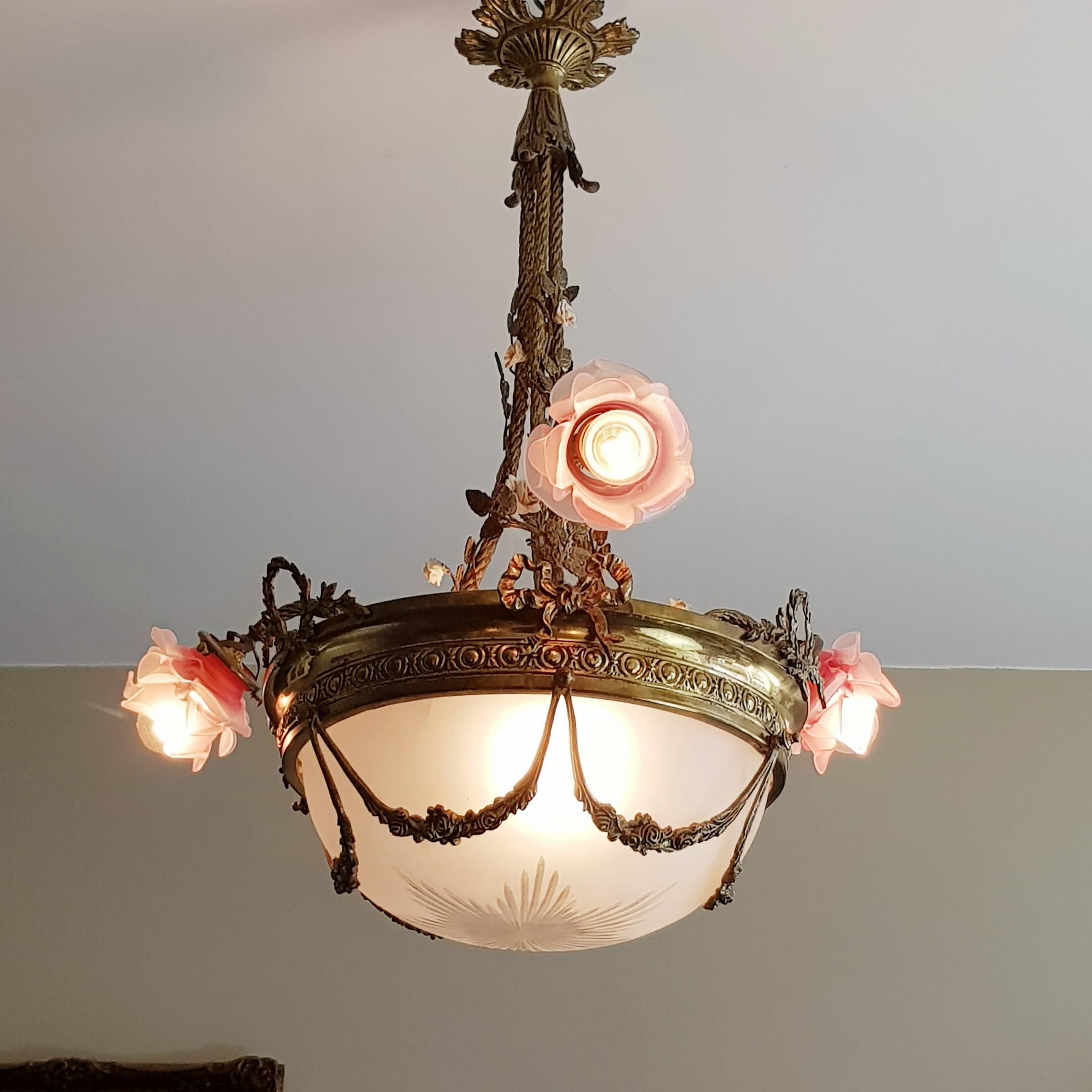 Art Deco Bronze Chandelier with Vianne Frosted Pink Glass Shades and Dome Light, French Pendant Lamp, 1930s Lighting