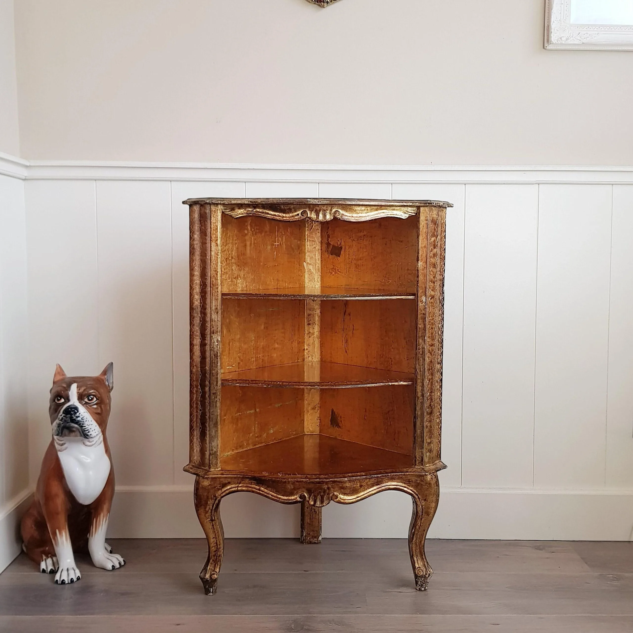 Florentine Gold Leaf Corner Cabinet with 2 Shelves, Italian Hollywood Regency Furniture, Mid-Century Interior Accent, 1960s